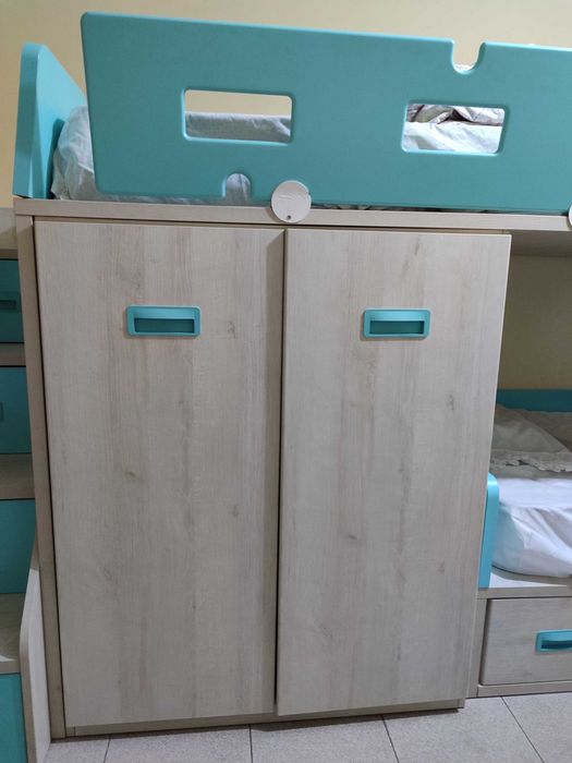 Cama beliche com gavetas e Guarda roupa colchão incluido