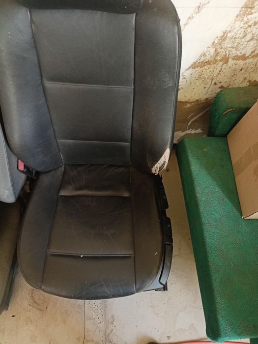 Продам 2 автоседенья
