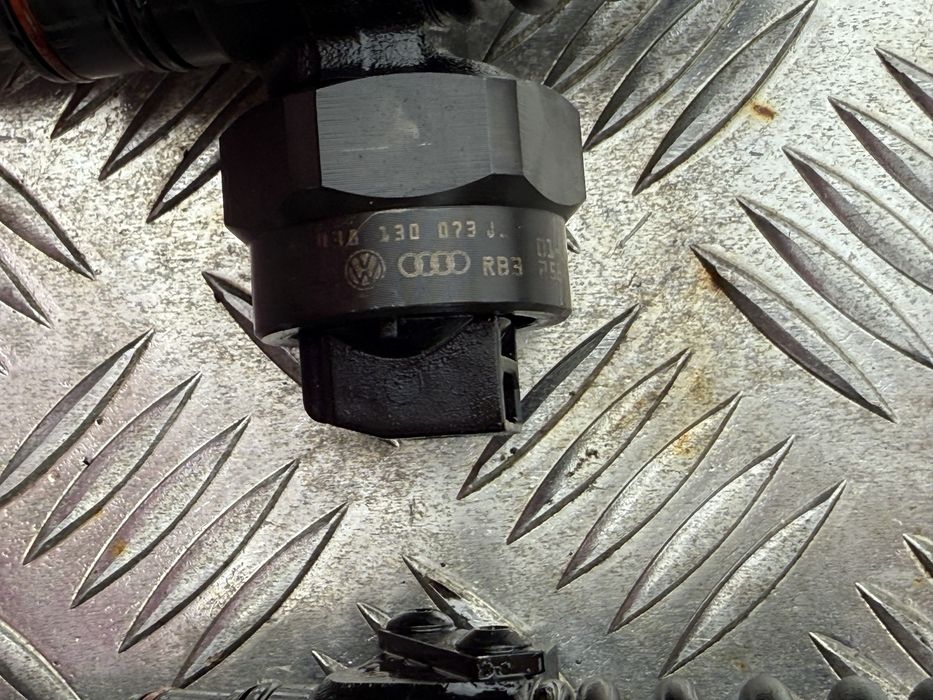 Pompowtryski Pompowtryskiwacze VW Passat B5 1.9 tdi AVB 101KM 038130073J