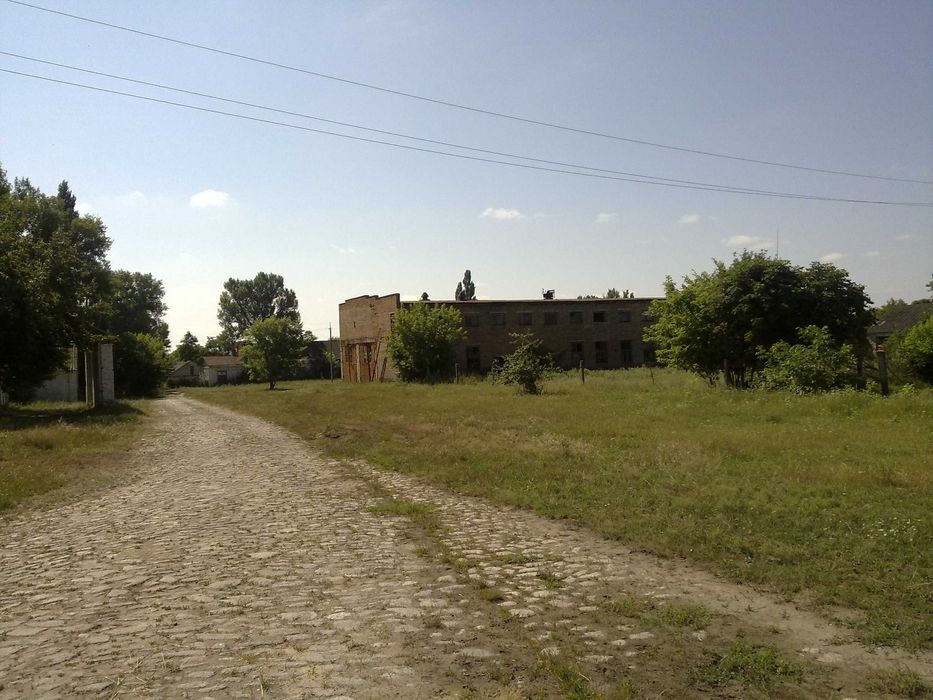 Продається виробниче приміщення 1370 кв.м з землею у власності 1,30га!