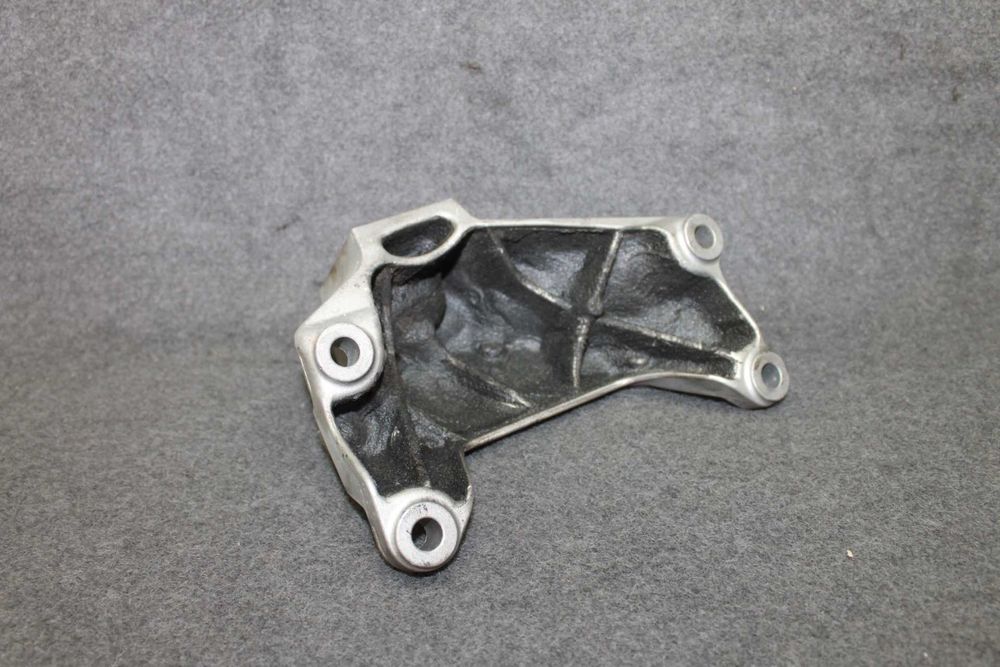 BMW G20 G30 G11 G15 G05 G07 3.0D 4.0D B57 Łapa silnika prawa XDRIVE