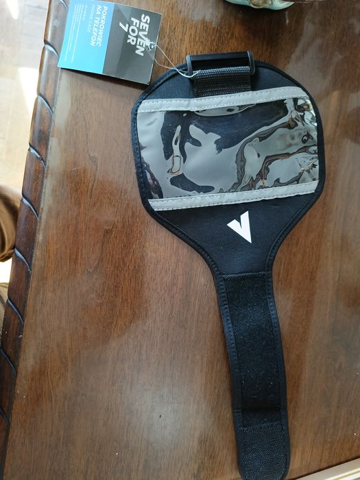 Opaska odblaskowa na ramię do biegania na telefon