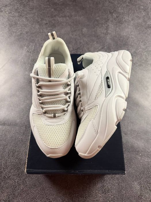 Dior   B22 White