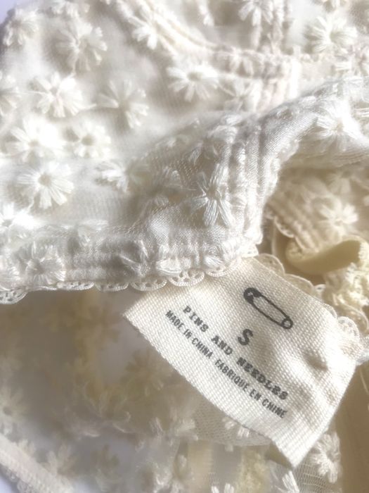 Бра/Топ. Ваніль. Мереживо/Сітка. S розмір. Обєм 75А.