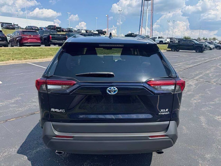 Toyota RAV4 2.5 Hybrid      2023