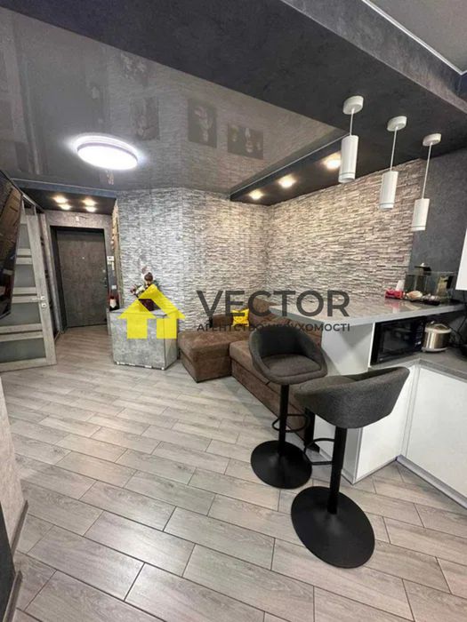 Сучасна 1к 43 м² з ремонтом, теплою підлогою та технікою
