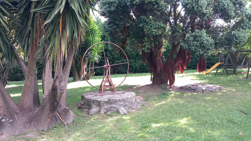 Fantástico T2+1 Mobilado com Jardim Privativo e Box Individual