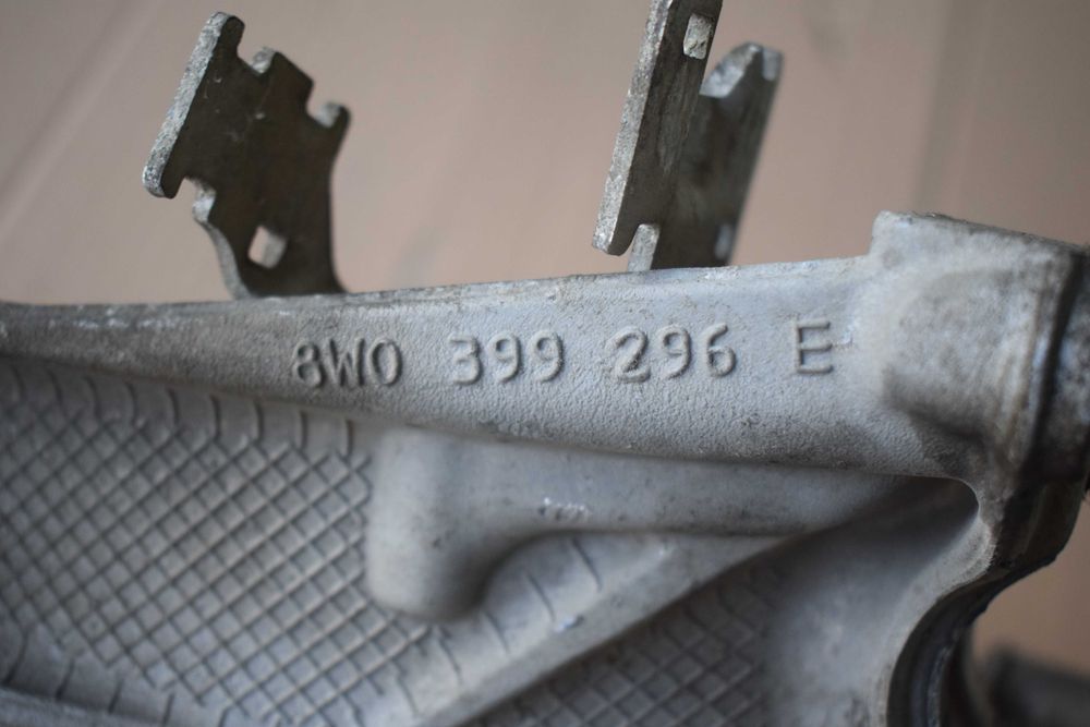 wspornik łapa poduszka silnika lewa prawa AUDI A4 B9 3.0 TDI 17r.