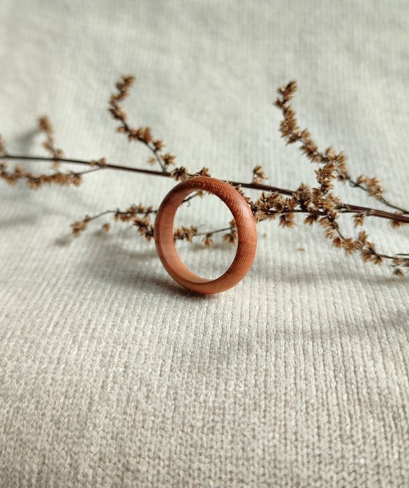 Каблучка із дерева (ручна робота)