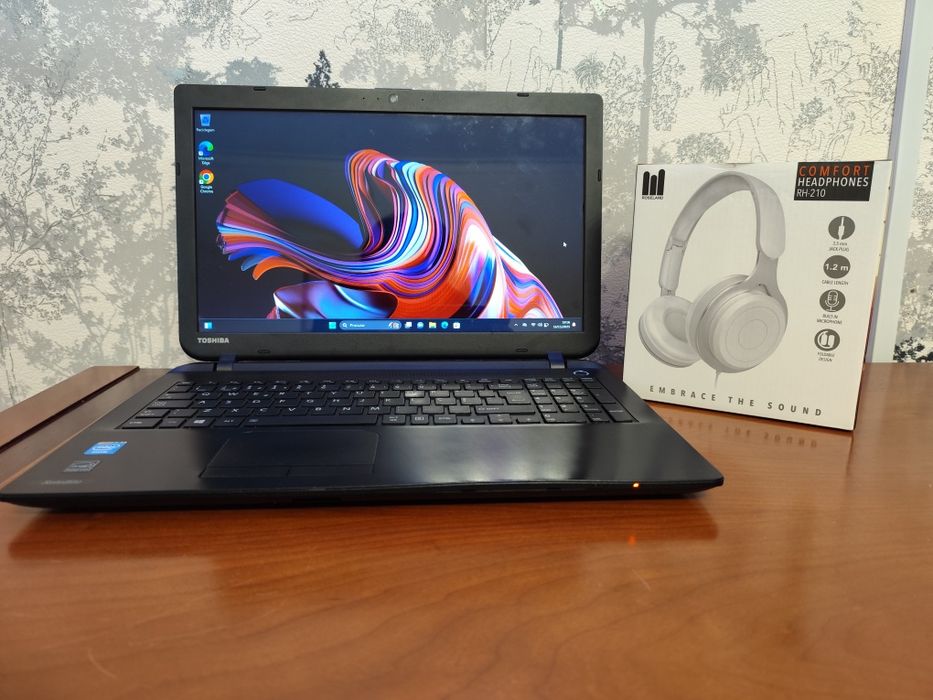 Portátil Toshiba L50 OFERTA de Headphones 

Portátil com:

Windows 1