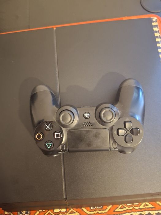 Ps4 1TB z orginalnym padem