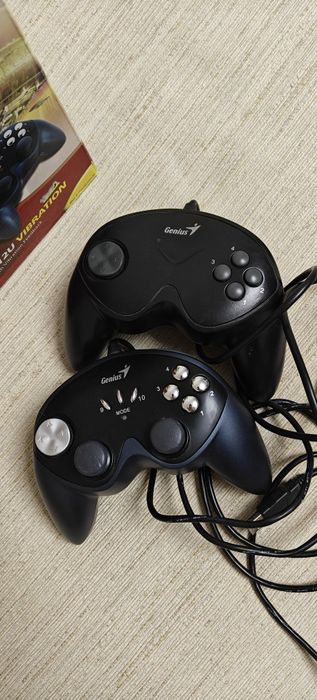 Продам два геймпади/джойстики genius