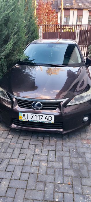 Автомобіль Lexus