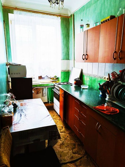 Здається кімната для дівчини в центрі міста
