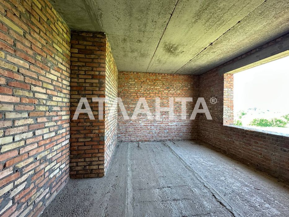 Прода окремостоячого будинку у с. Малехів на пагорбі