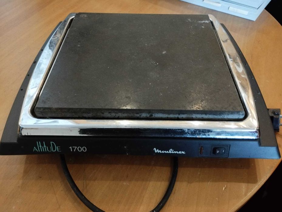 Grelhador elétrico com pedra aquecida Moulinex 2000W