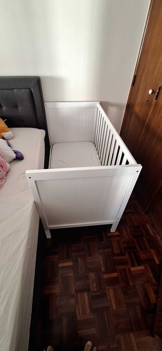 Berço branco ikea