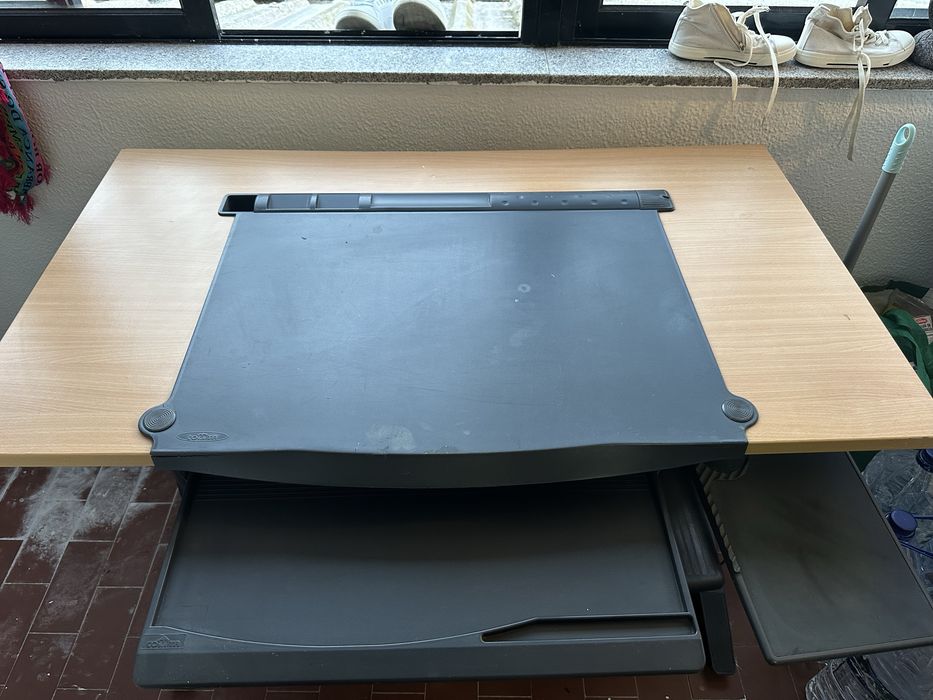Mesa secretaria mas cadeira
