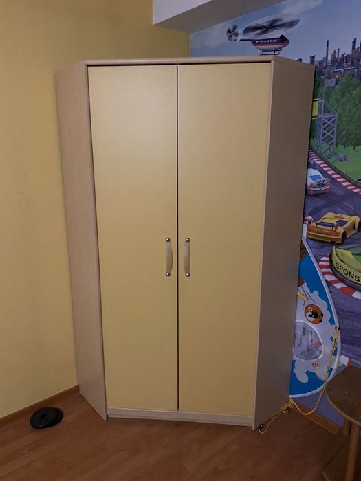 Szafy 2, biurko, puka do pokoju dziecięcego.