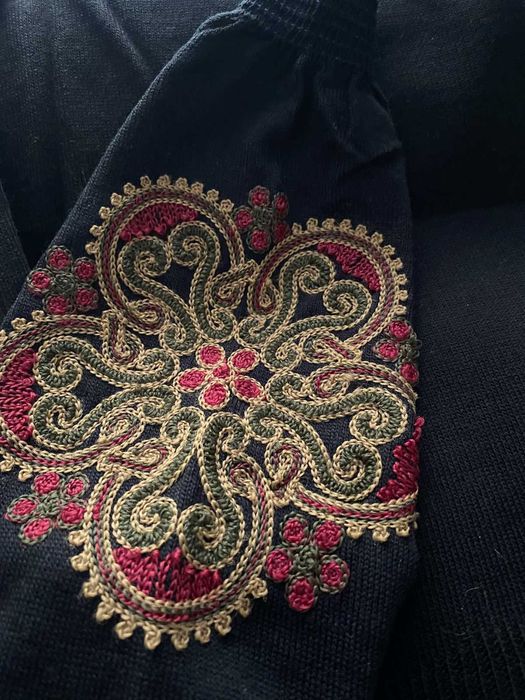 Супер ціна 350 грн. Светрик з вишивкою