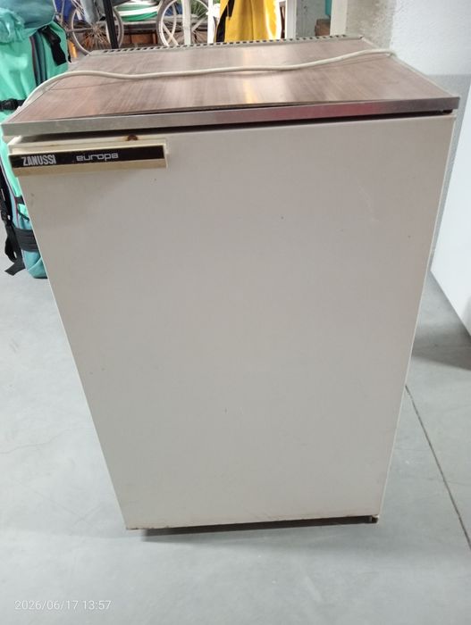 Arca vertical e frigorífico