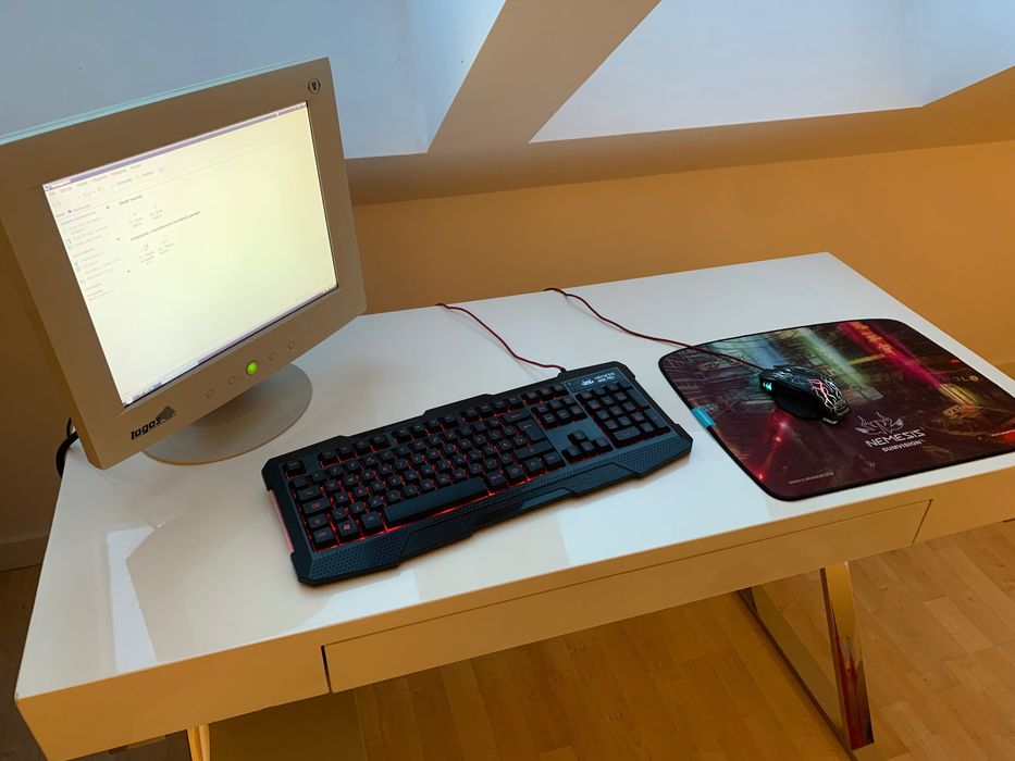 Komputer stacjonarny ,Monitor,myszka i klawiatura