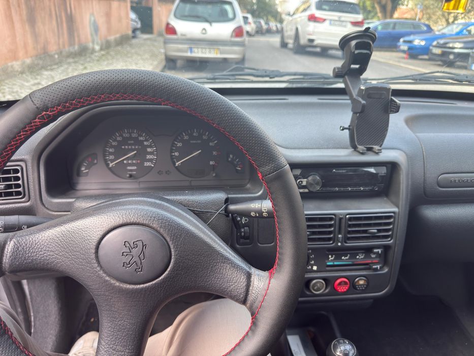 Em bom estado o carro dado que é de 1998