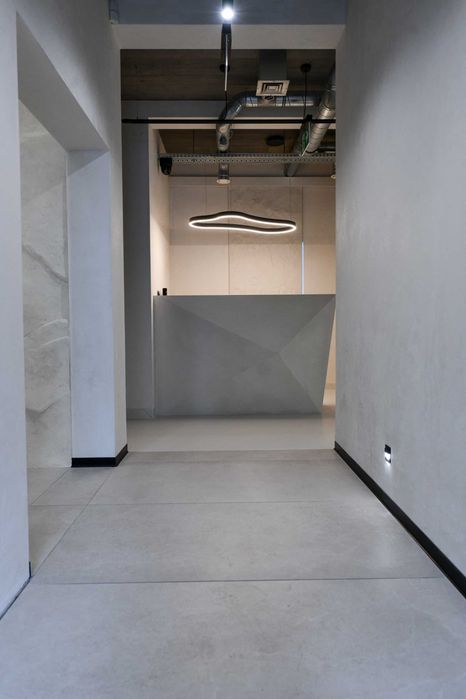 Beton architektoniczny / tynki dekoracyjne / trawertyn / rdza