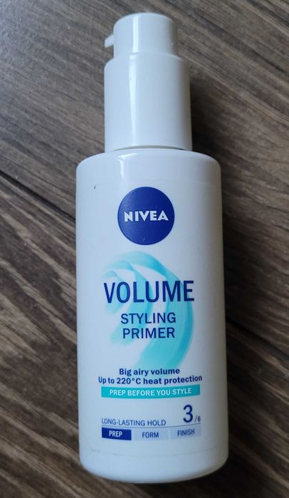 zestaw nivea volume plumping mousse Pianka do włosów + styling primer