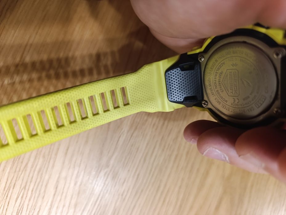Casio GBA-800 kolor Żółty
