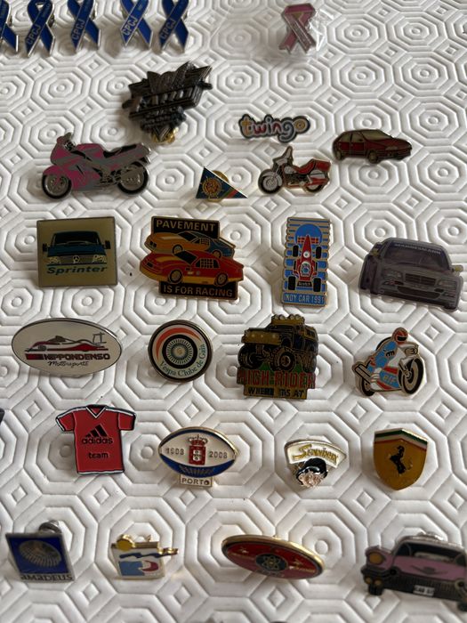 Pins vários temas