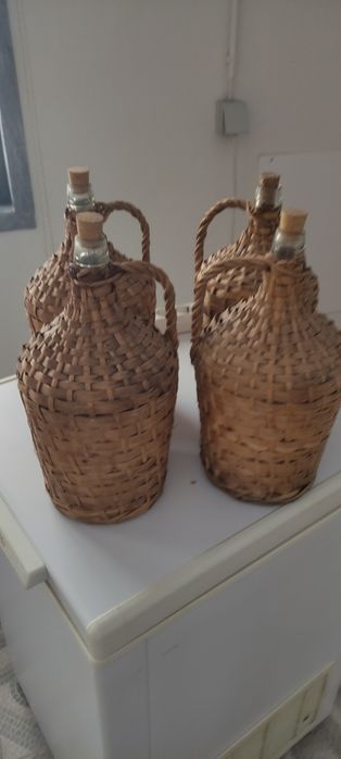 4 garrafões antigos