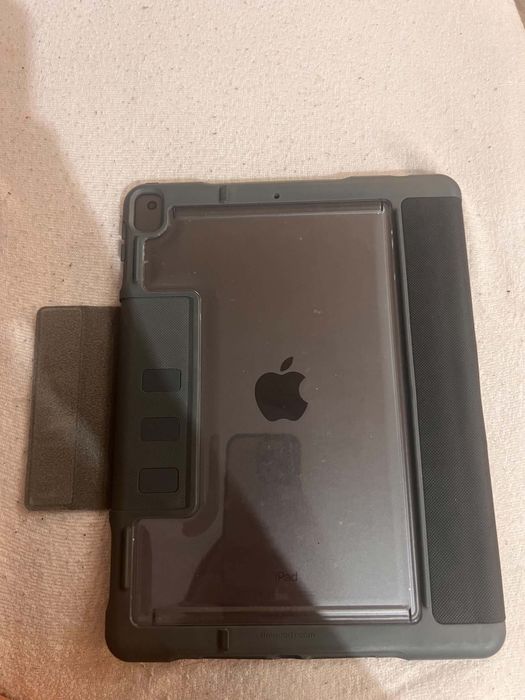 Ipad 8 generacji + klawiatura