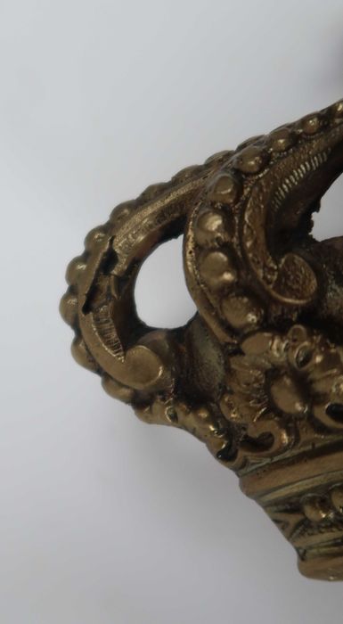 Coroa real em metal maciço (latão / bronze)