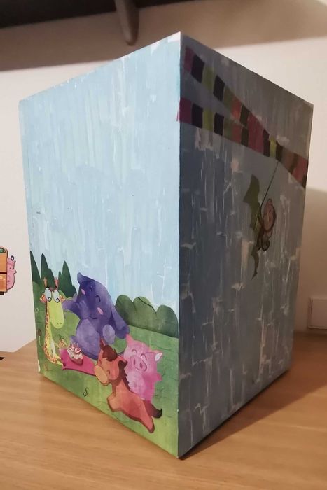 Móvel / Caixa de arrumação