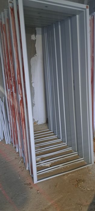 Sprzedam  nowe futryny metalowe