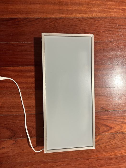 Prateleira com led em vidro