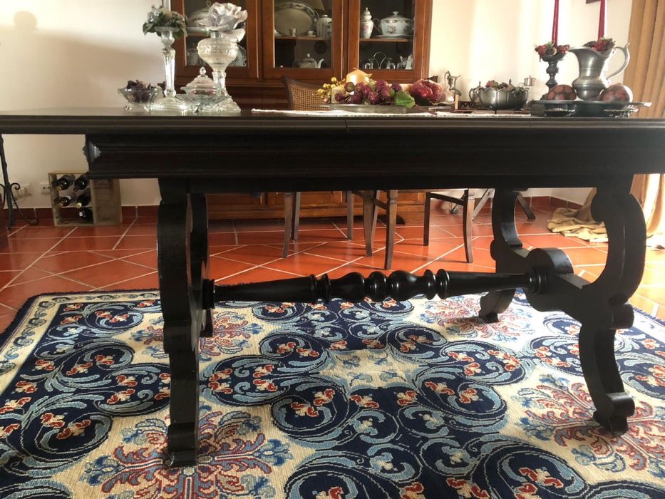 Mesa grande de madeira maciça