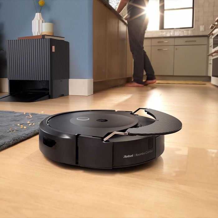 iRobot Roomba Combo 10 Max + AutoWash Dock