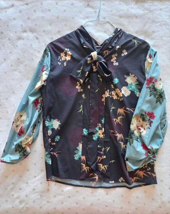 Camisa multicor com laço