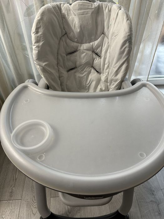 Дитячий стільчик для годування Chicco Polly з посудом