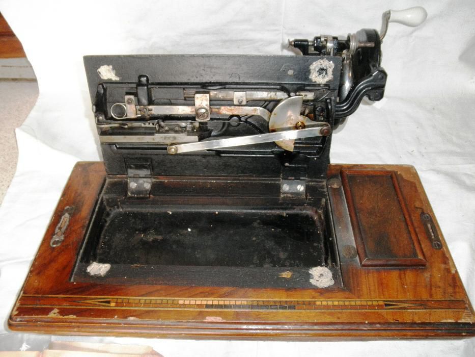 Máquina de Costura de Mesa