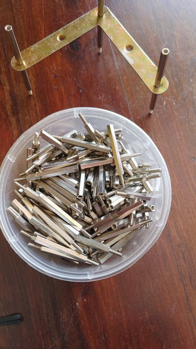 łączniki srubki dystanse wsporniki