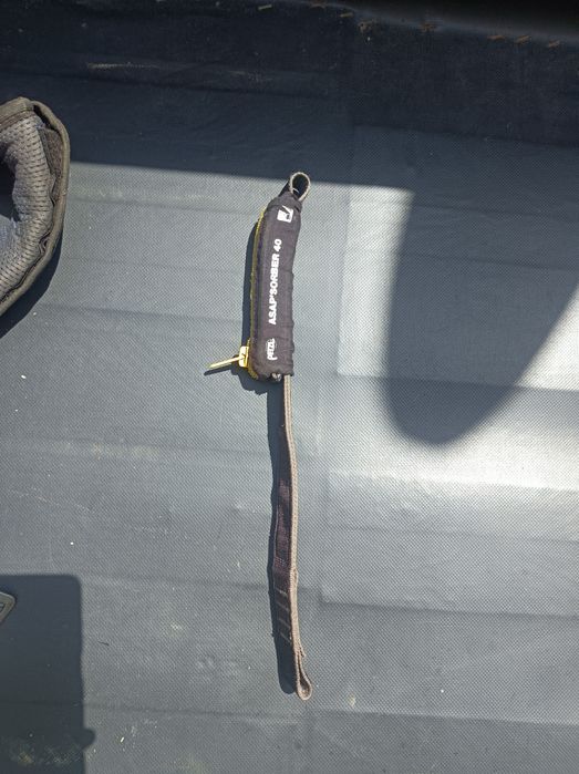 Arnes e material para subida