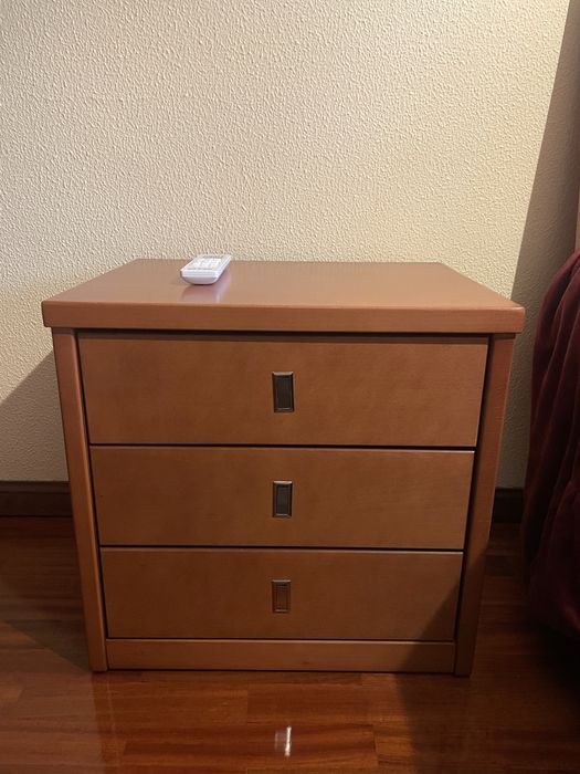 Mobilia de quarto castanha