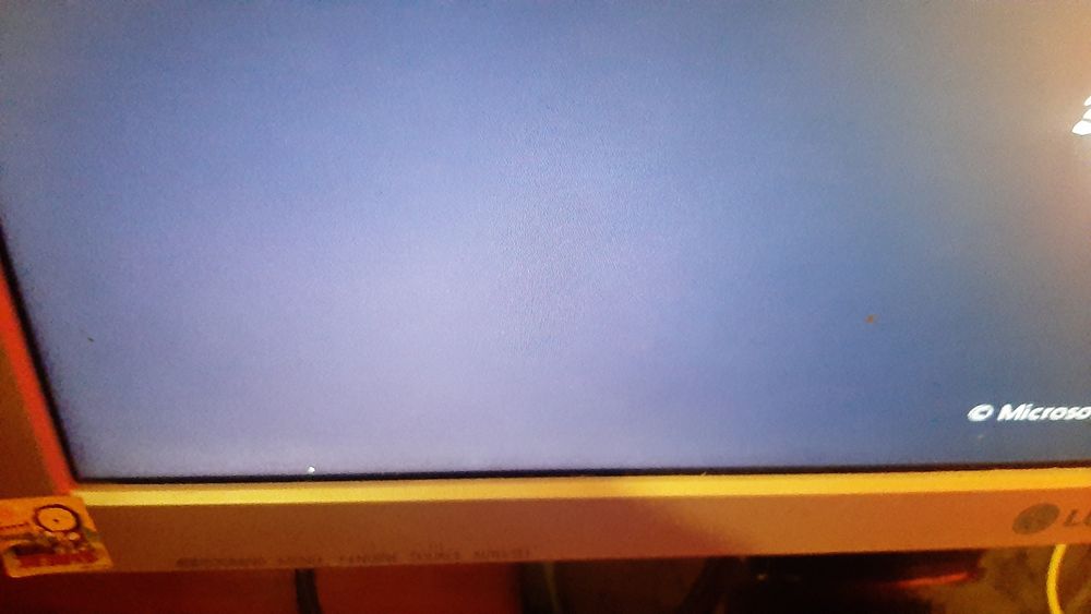 Монітор 20" LG Electronics L206WTQ-SF Сріблястий