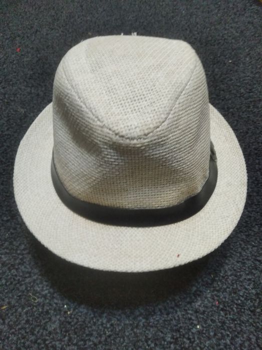 шляпи та шапки .