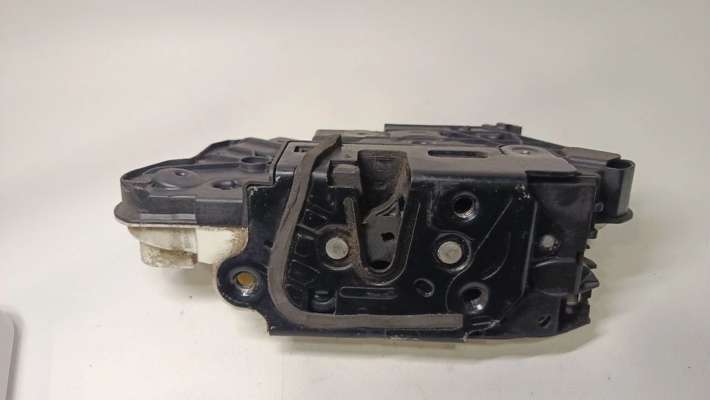 Fechadura / fecho porta frente esquerdo SKODA Fabia II Hatchback (542,