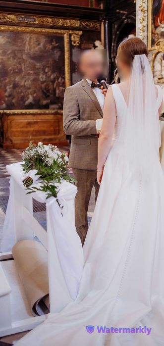 Suknia ślubna z podpinanym trenem