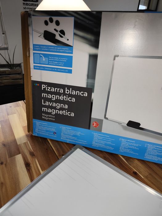 Quadro magnético novo ler anuncio